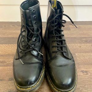 Men’s Dr. martens leather lace up boots.